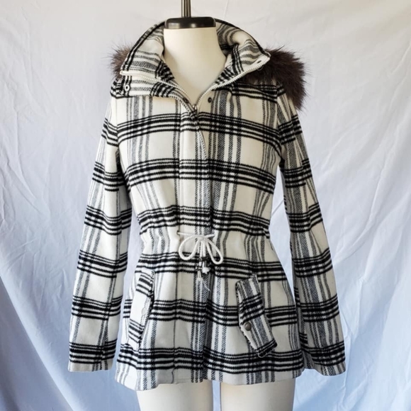 Woman's Coat Size Small - Picture 2 of 9